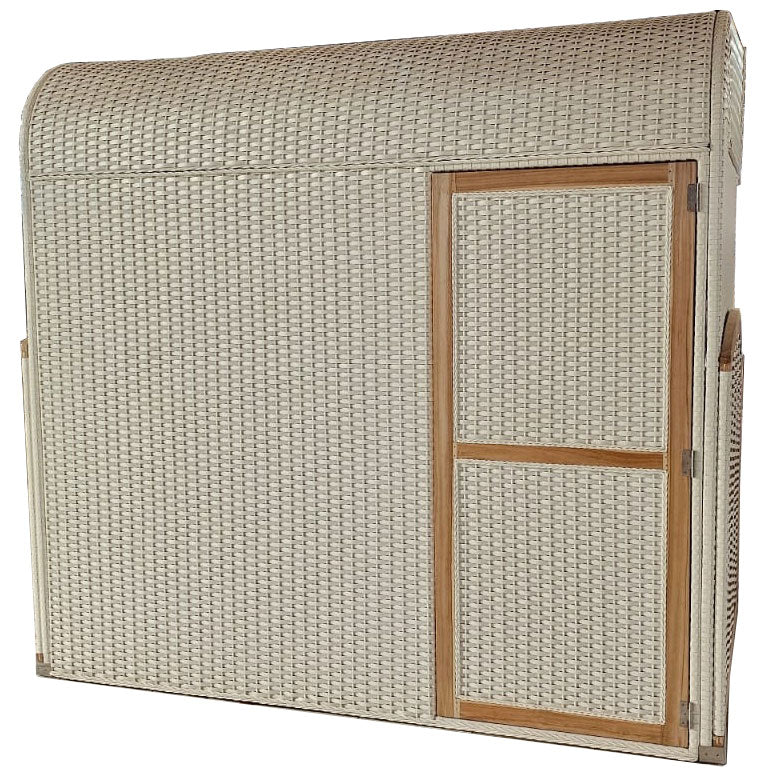 Strandkorb als Kiosk mit grosser Tür auf der Rückseite und vorne eine klappe die man öffnet um Getränke auszugeben.