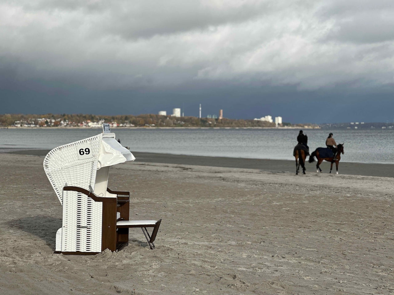 Strandkorb-Bris-Kuestenkorb.jpg__PID:212705cc-ee91-4153-b40a-4e387d045545