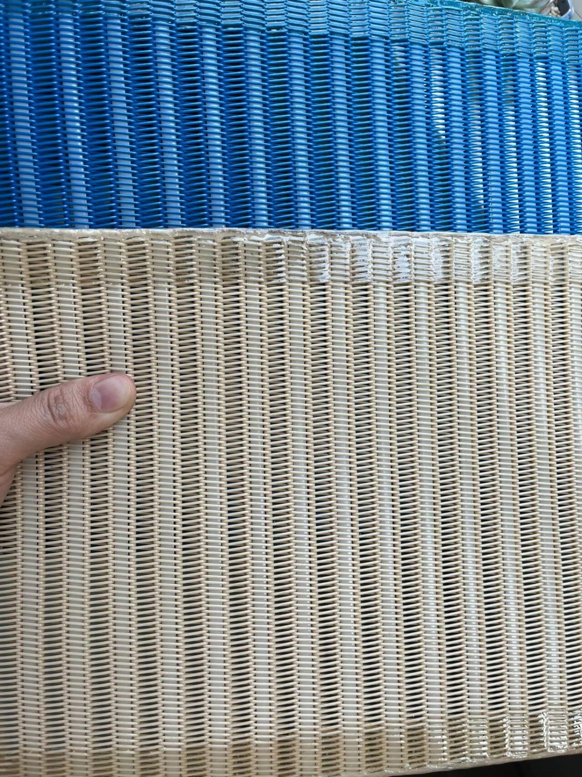 Strandsteg Pro im Farbvergleich: sandfarbenes und blaues Gewebe